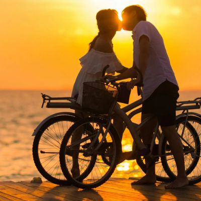 Relazioni ai tempi dell’usa e getta: manuale semiserio per sopravvivere all’amore contemporaneo