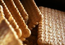 Torta di biscotti al limone