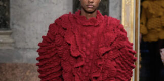 Il maglione è il nuovo abito da sera: i capi in cashmere e cristalli che dominano le feste 2025